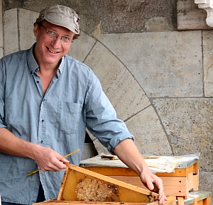 Dom-Imker Felix Munk